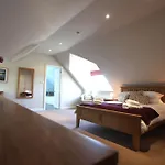 Hilltop, Spacious With Incredible Views Σπίτι διακοπών