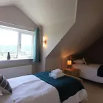 Hilltop, Spacious With Incredible Views Σπίτι διακοπών *
