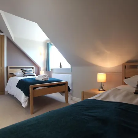 Hilltop, Spacious With Incredible Views Tatil Evi *