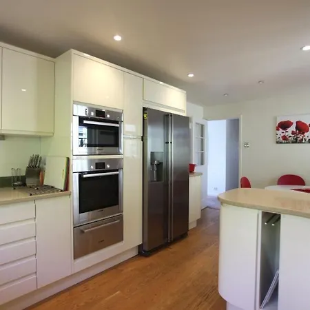 Hilltop, Spacious With Incredible Views