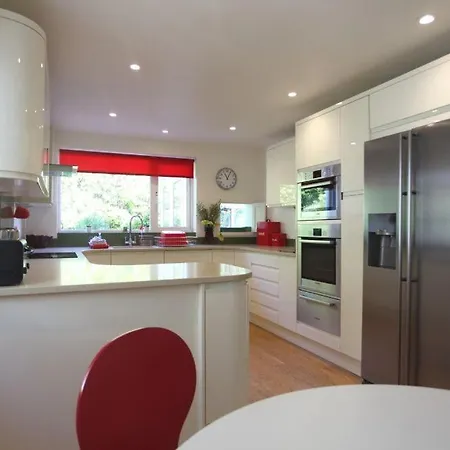 Hilltop, Spacious With Incredible Views