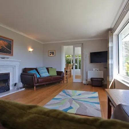 Hilltop, Spacious With Incredible Views *