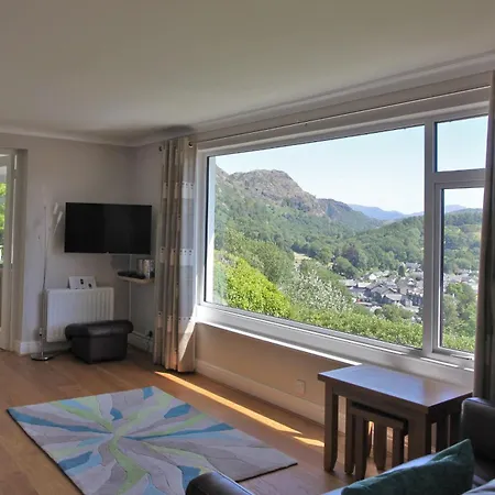 Hilltop, Spacious With Incredible Views