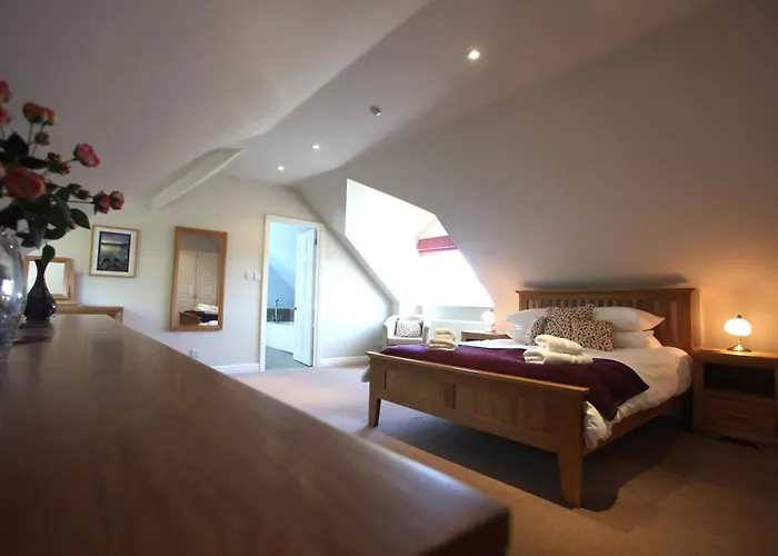 Hilltop, Spacious With Incredible Views Ferienhaus