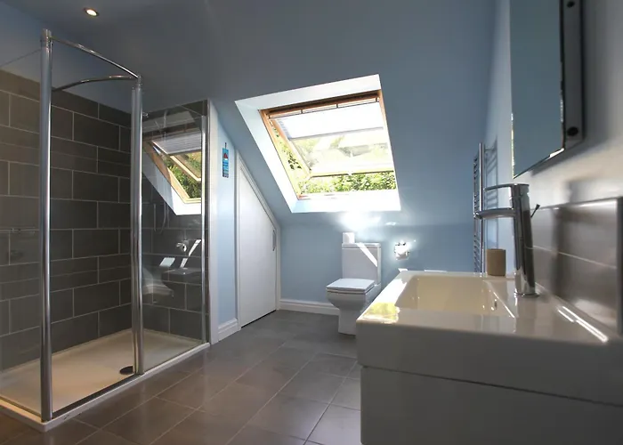 Hilltop, Spacious With Incredible Views