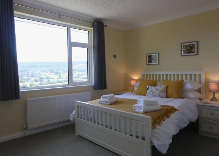 Hilltop, Spacious With Incredible Views Ferienhaus *