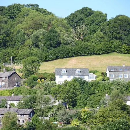 Hilltop, Spacious With Incredible Views Holiday home