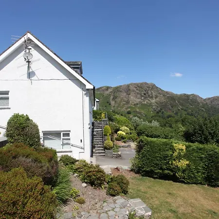 Hilltop, Spacious With Incredible Views *