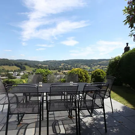 בית נופש Hilltop, Spacious With Incredible Views קוניסטון