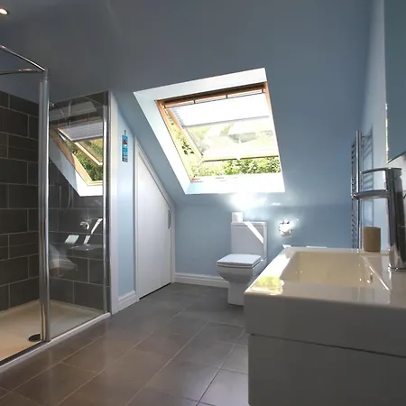 Hilltop, Spacious With Incredible Views