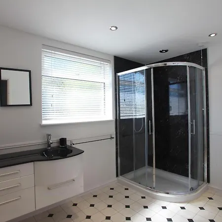 Hilltop, Spacious With Incredible Views בית נופש *