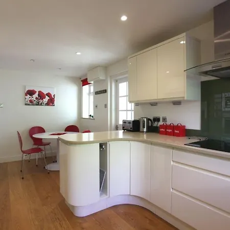 Holiday home Hilltop, Spacious With Incredible Views *