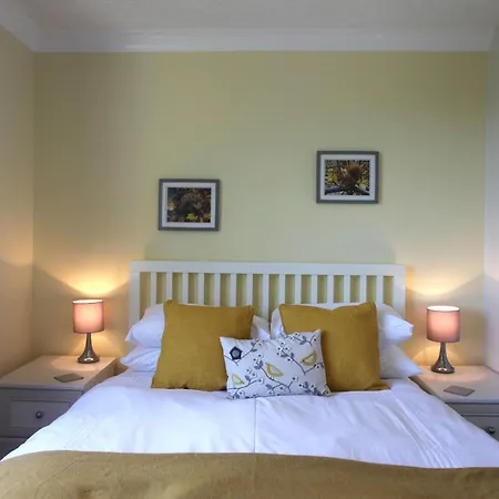Hilltop, Spacious With Incredible Views Holiday home *