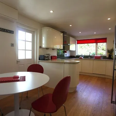 Holiday home Hilltop, Spacious With Incredible Views *