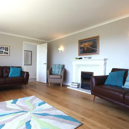 בית נופש Hilltop, Spacious With Incredible Views קוניסטון