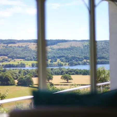 Hilltop, Spacious With Incredible Views