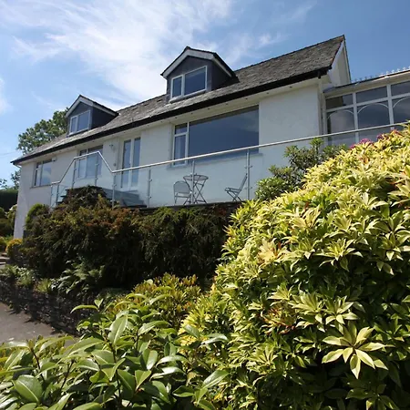 Hilltop, Spacious With Incredible Views Holiday home *